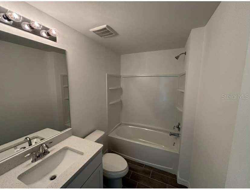 2409 Ne 7th Pl - Photo 5 of 6