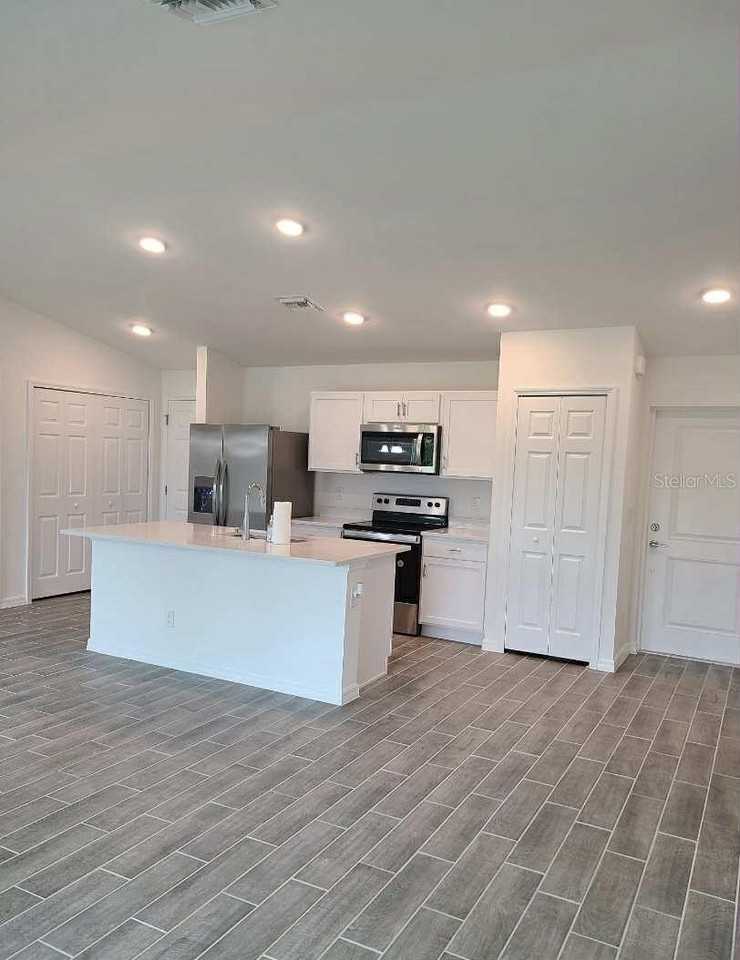 2409 Ne 7th Pl - Photo 6 of 6