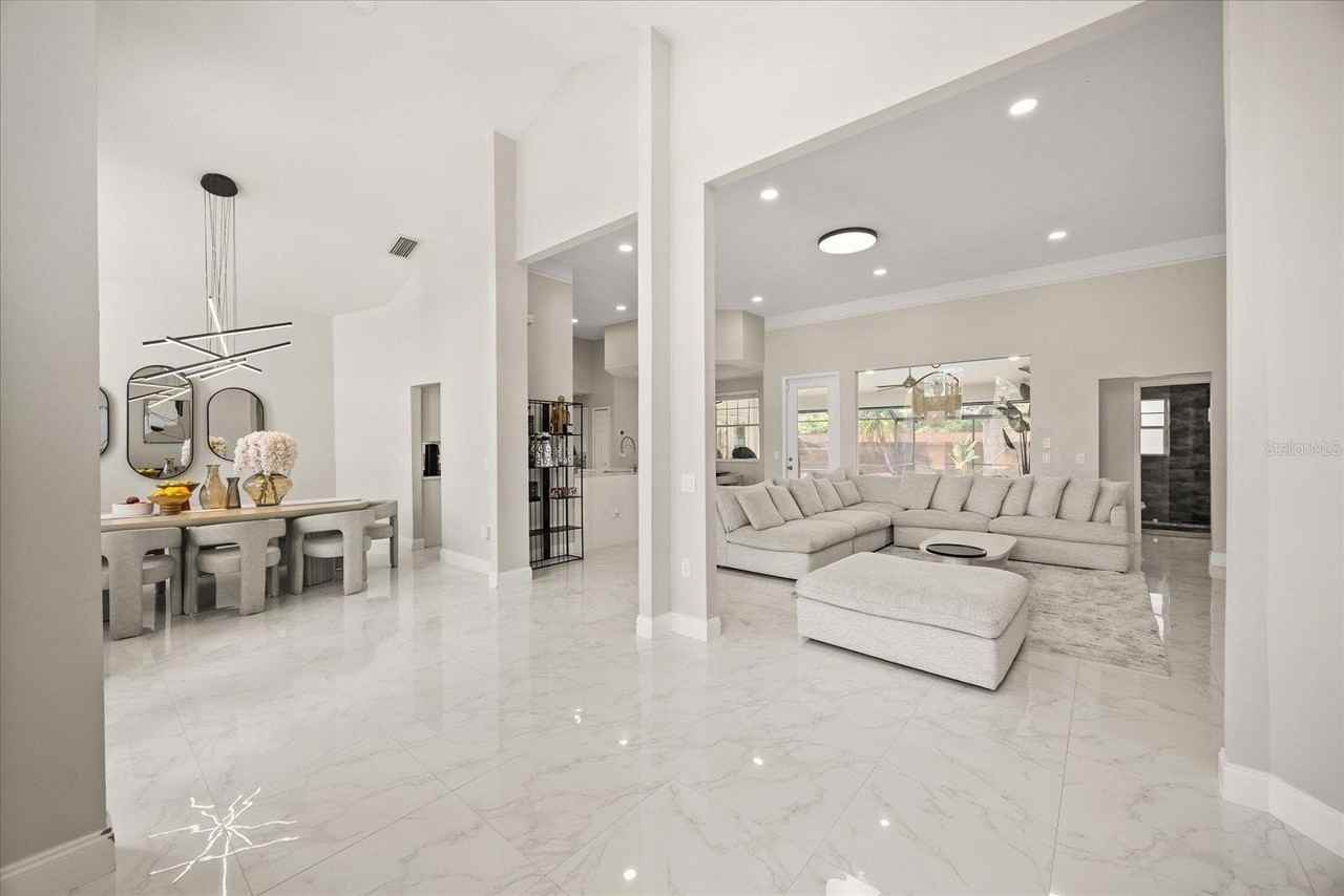 8663 Nicolewood Ct - Photo 5 of 40