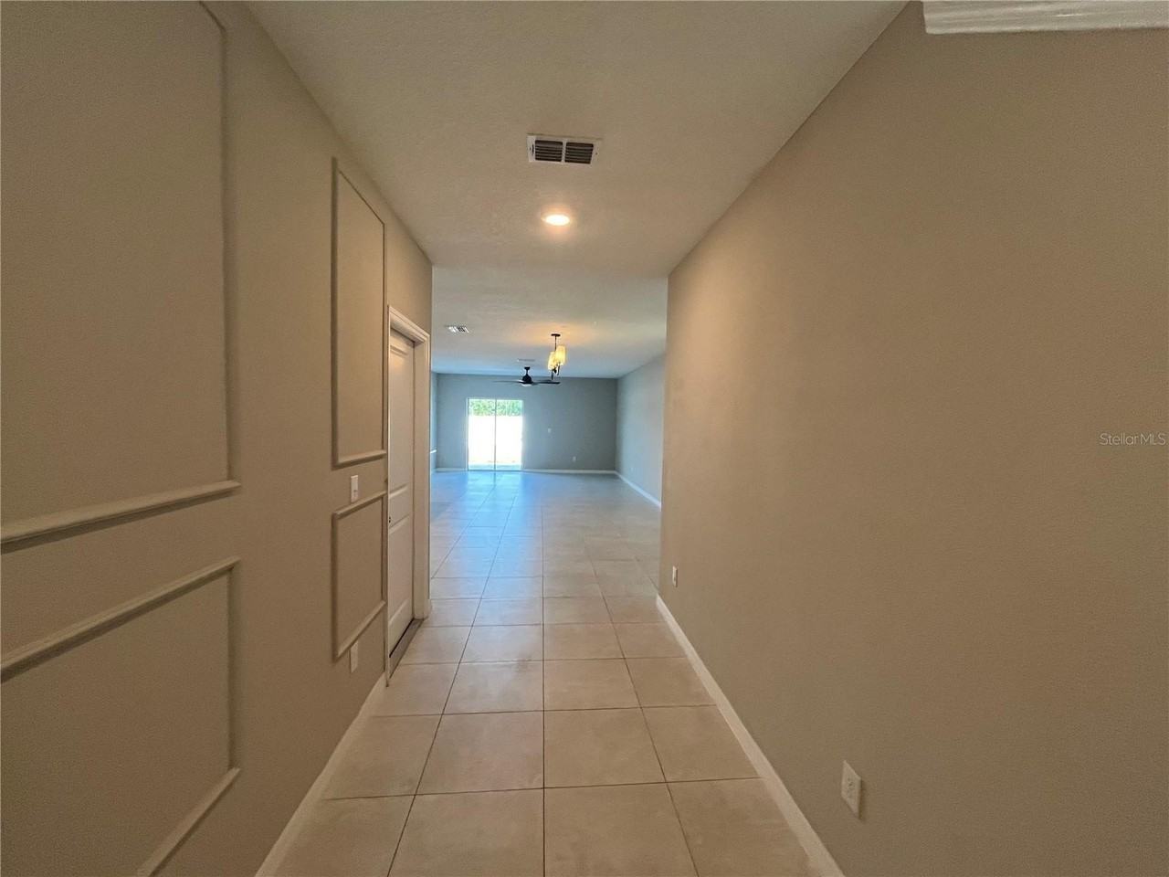 241 Argyll Dr - Photo 2 of 35