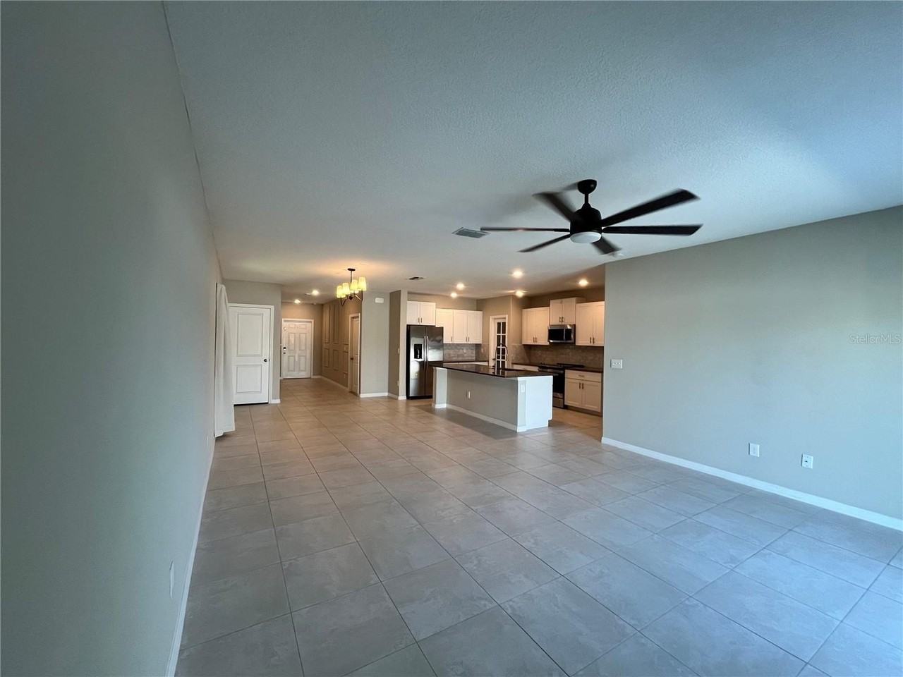 241 Argyll Dr - Photo 4 of 35