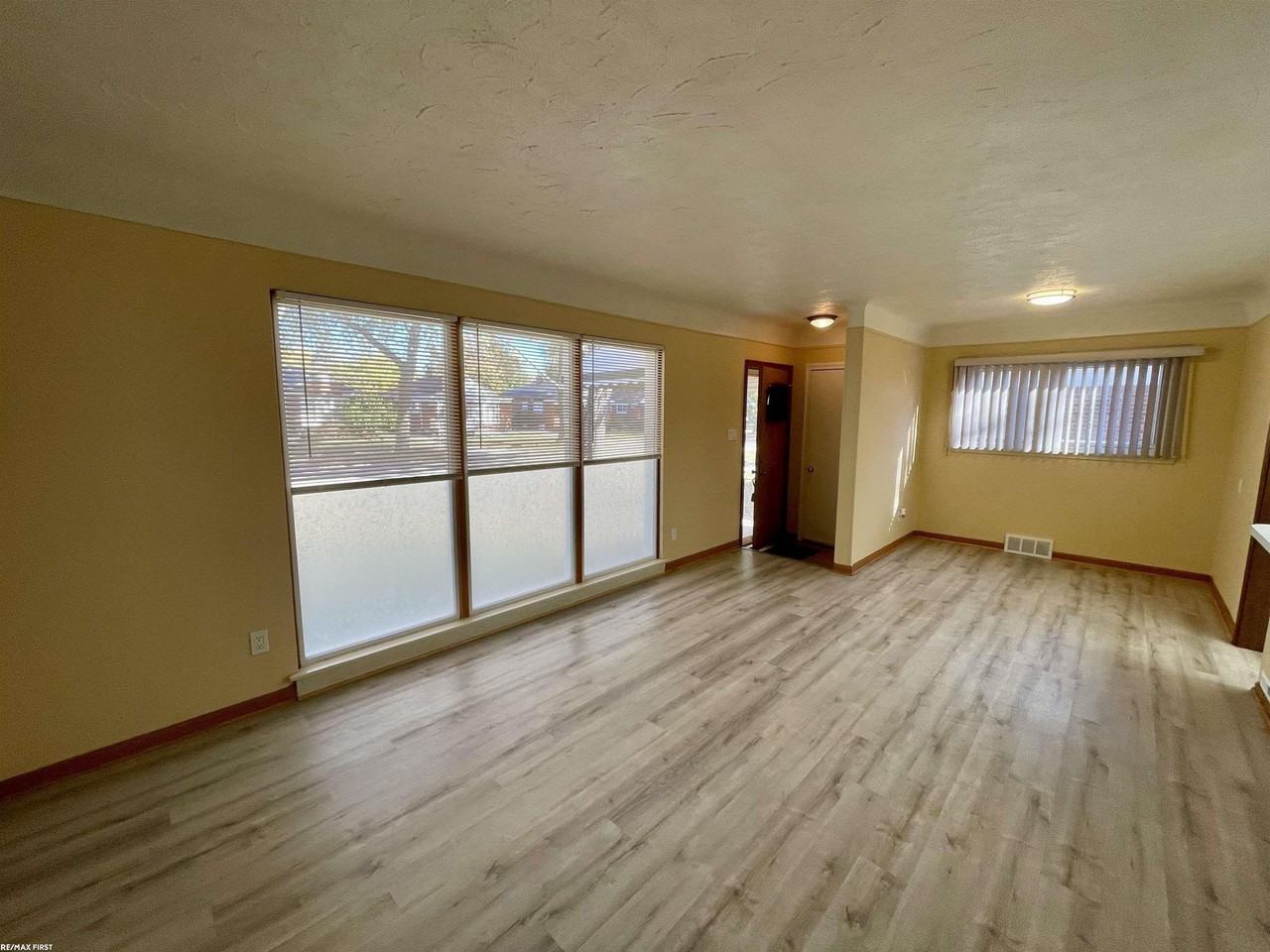 20844 Frazho St - Photo 3 of 23