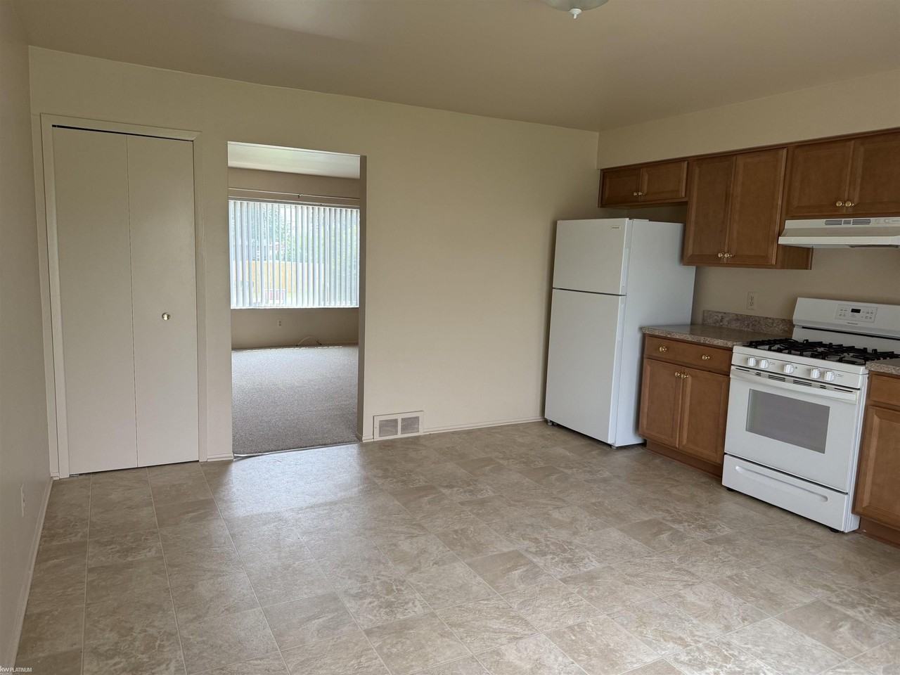 5270 Sharon Ave - Photo 2 of 7