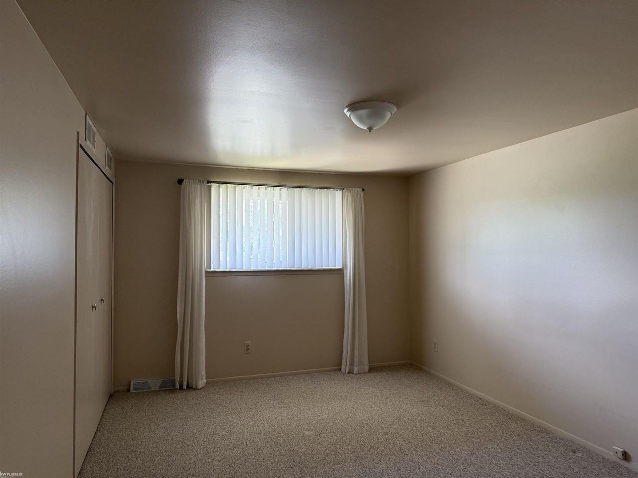 5270 Sharon Ave - Photo 5 of 7