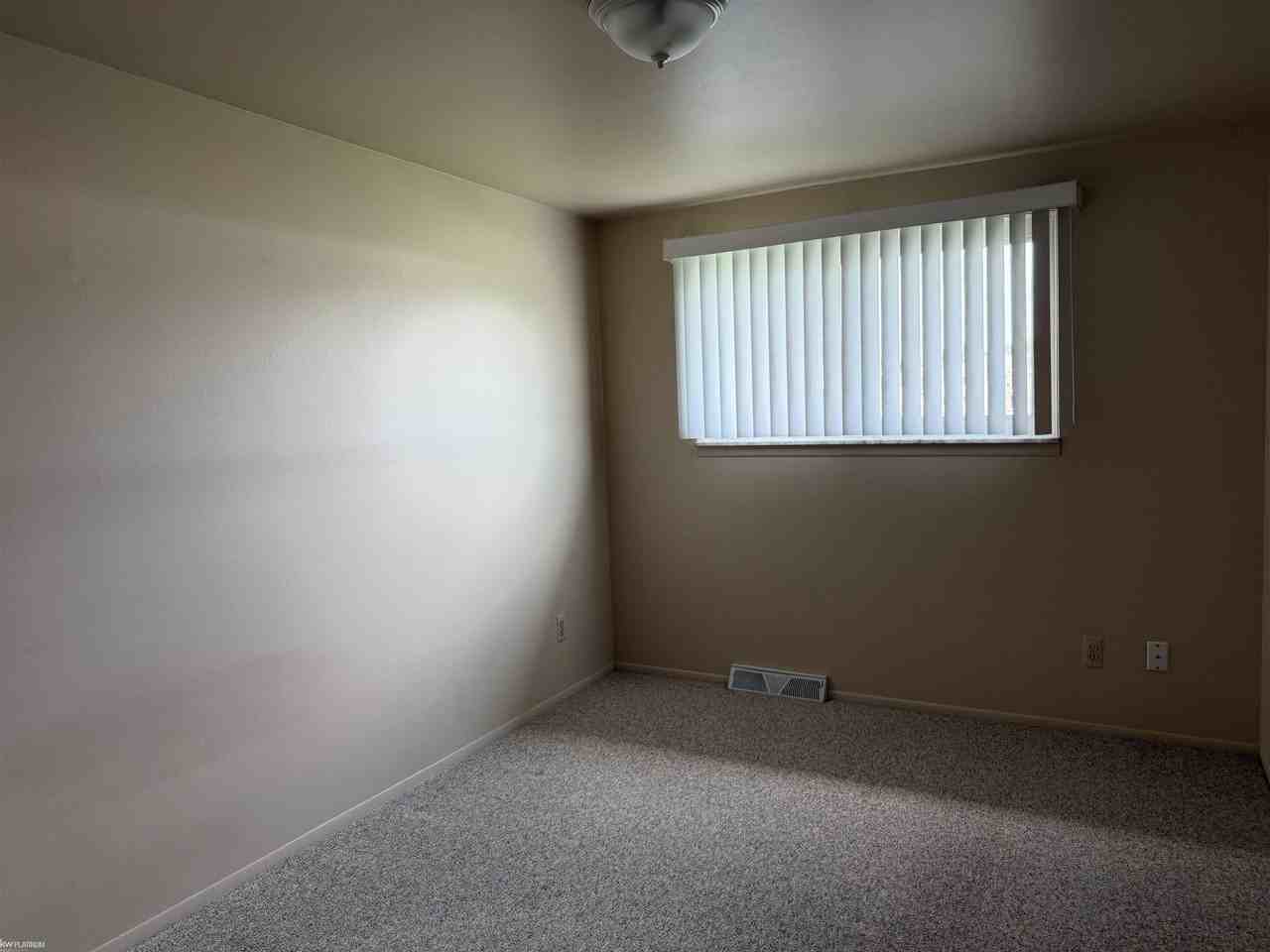 5270 Sharon Ave - Photo 6 of 7