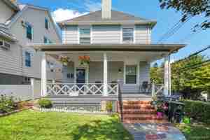 featured image of 1 Bayview Ave #2