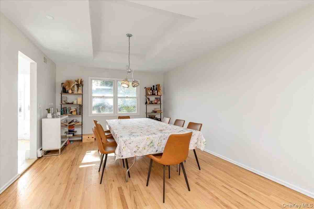 817 Glenridge Ave - Photo 4 of 18