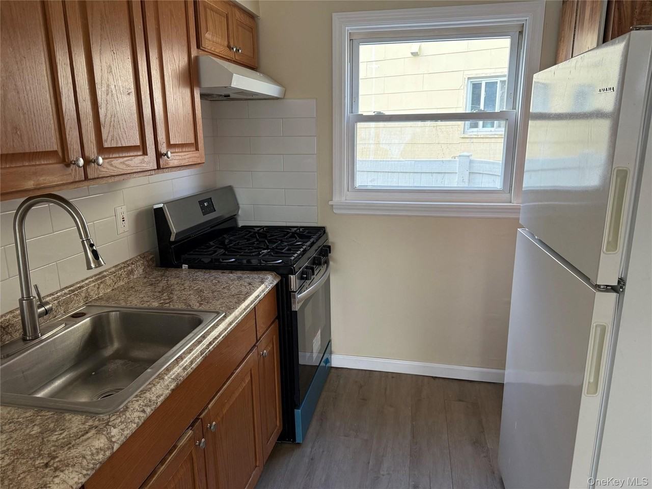 287-289 Stewart Avenue - Photo 3 of 7