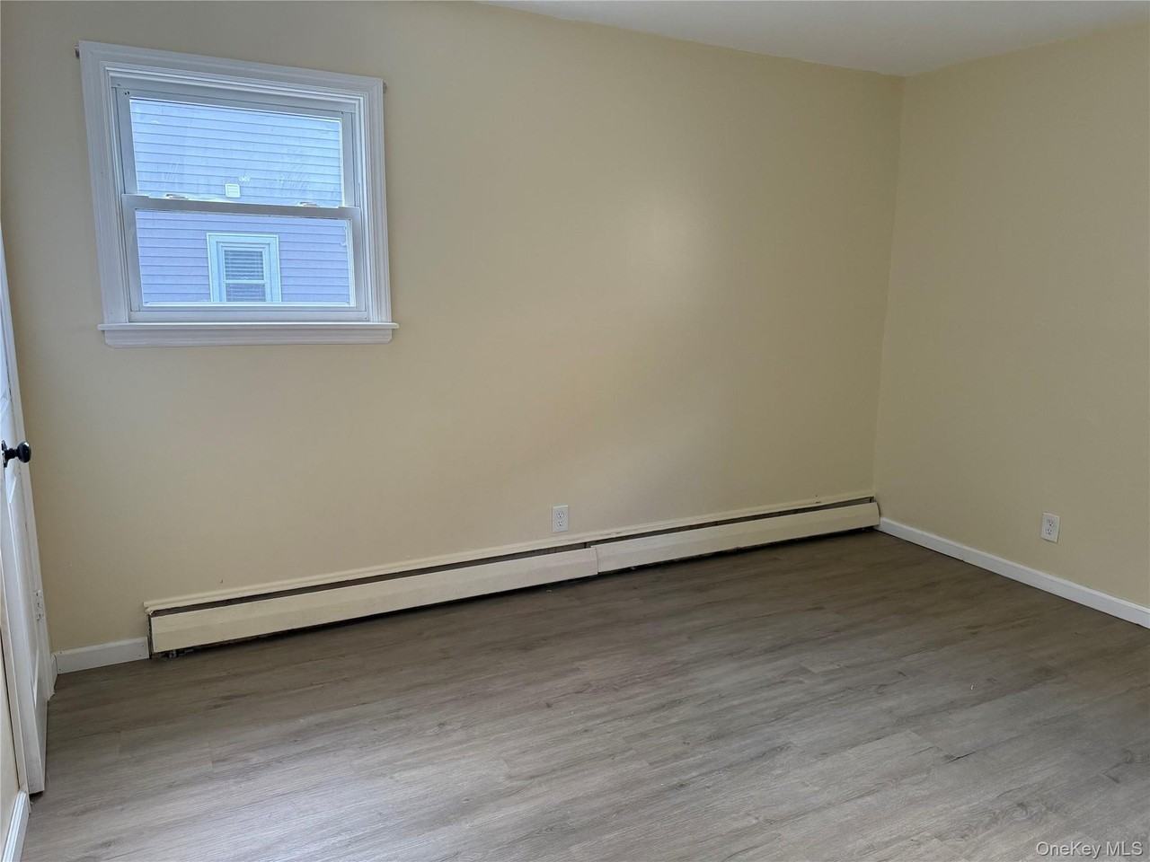 287-289 Stewart Avenue - Photo 5 of 7