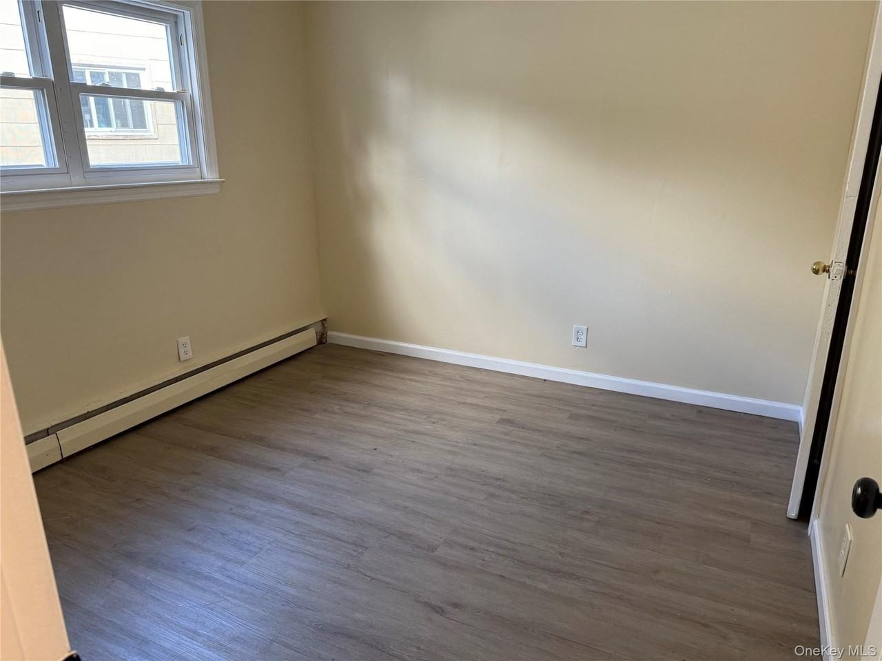 287-289 Stewart Avenue - Photo 6 of 7