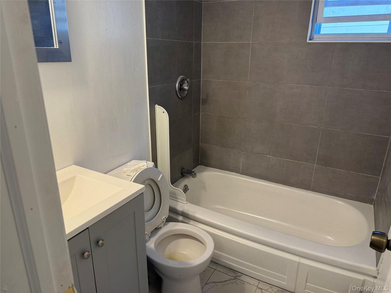 287-289 Stewart Avenue - Photo 7 of 7