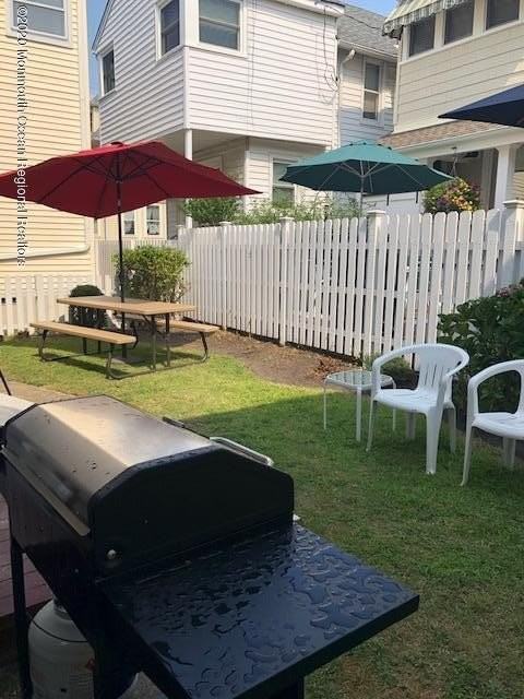 87 Embury Ave - Photo 4 of 50