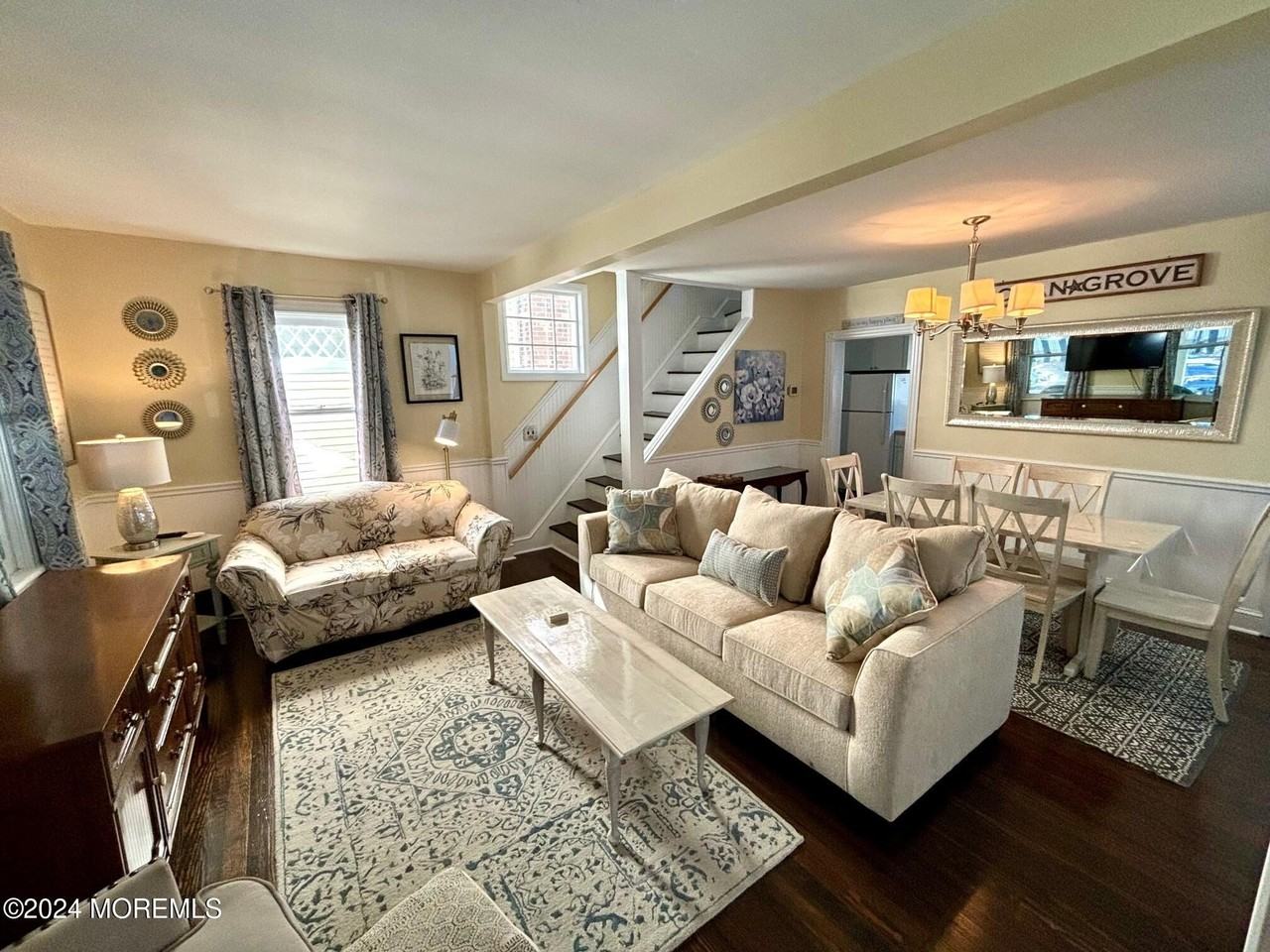 87 Embury Ave - Photo 5 of 50