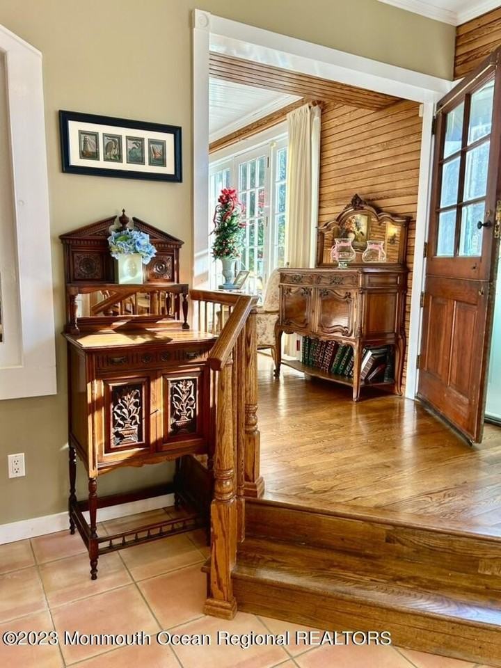 208 Passaic Ave - Photo 5 of 19