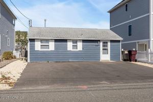 featured image of 209 Pine Dr