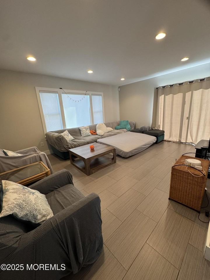 106 Poplar Ave - Photo 3 of 9