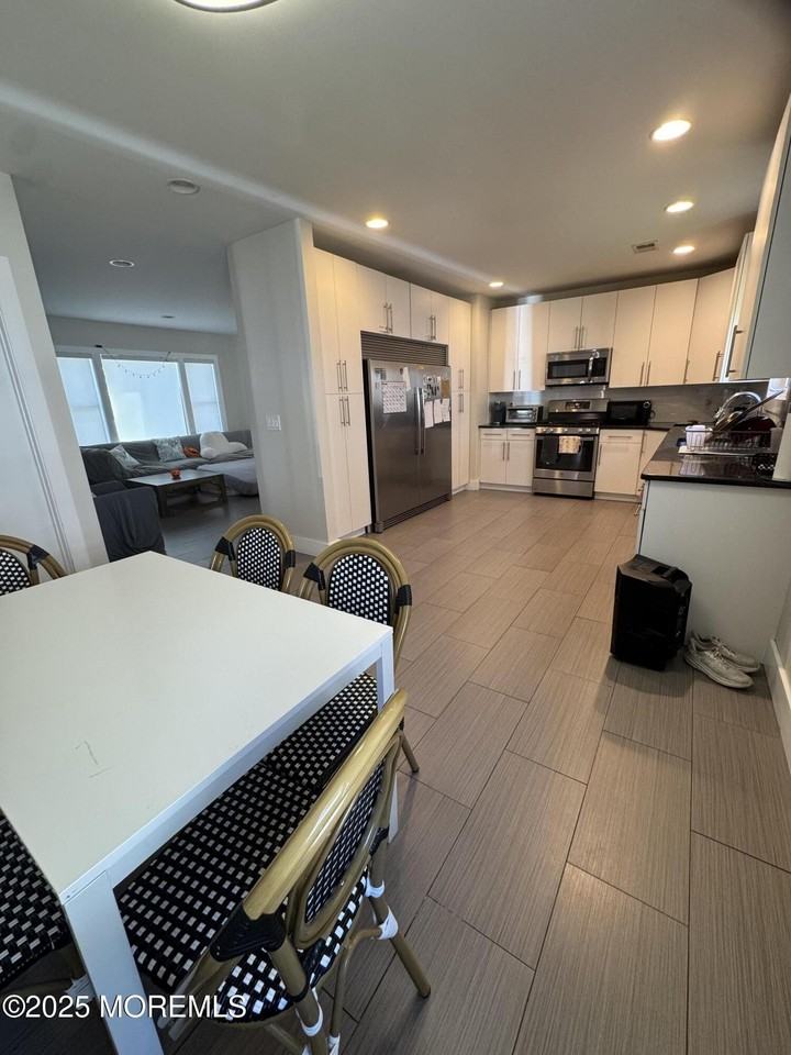 106 Poplar Ave - Photo 5 of 9