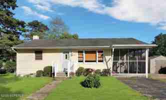 featured image of 429 Seaman Ave