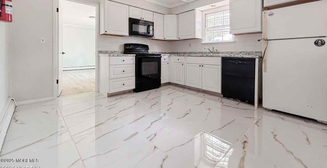 1533 11th Ave - Photo 2 of 4