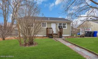 385 Delaware Dr - Photo 1 of 1