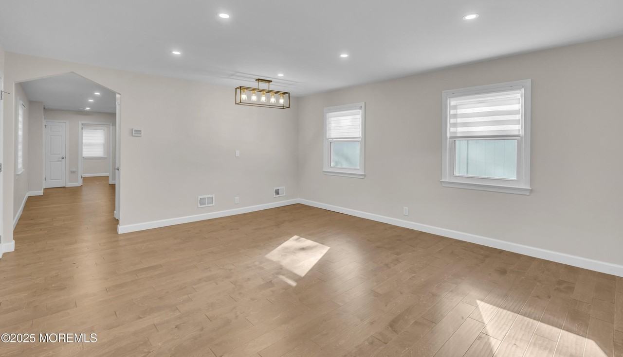 185 Elmwood Rd - Photo 7 of 19