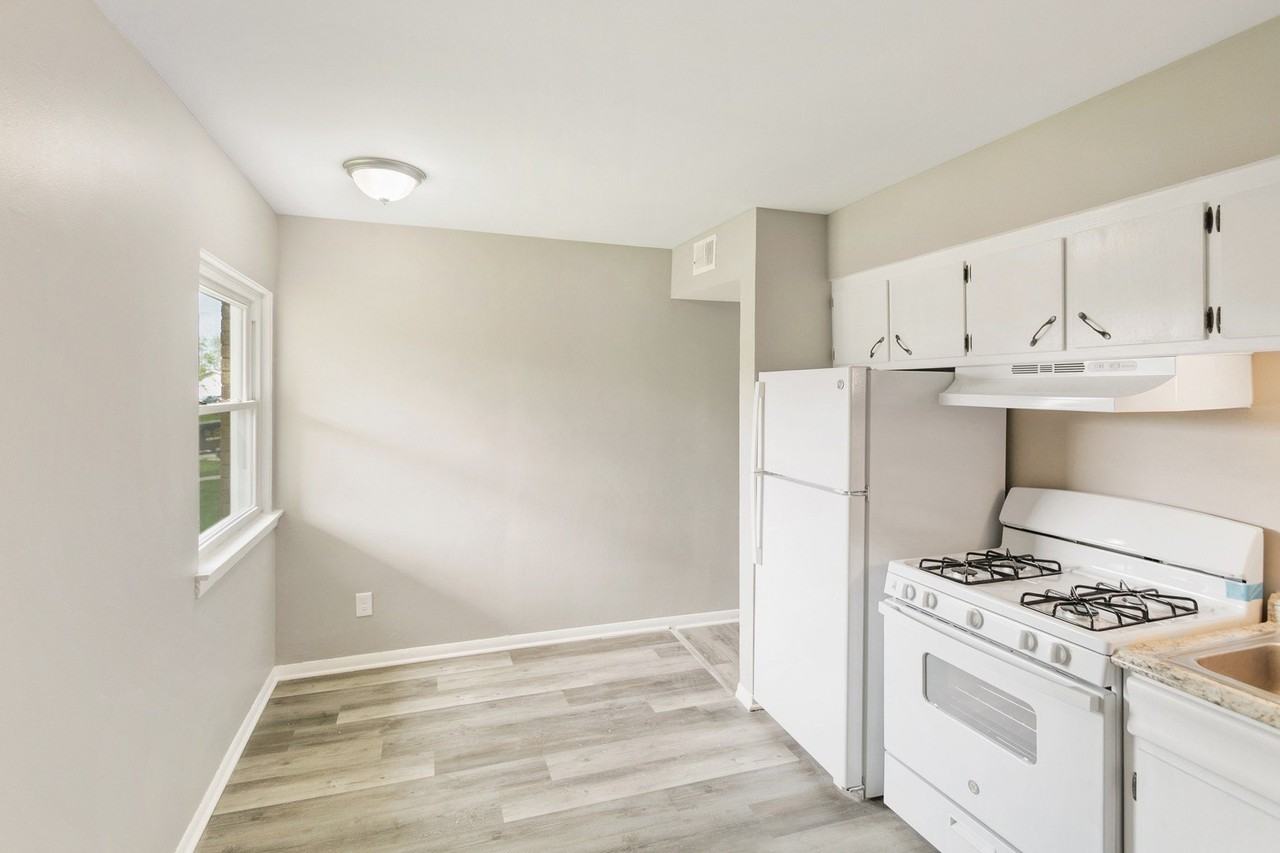 991 Tollview Avenue #4 - Photo 3 of 9