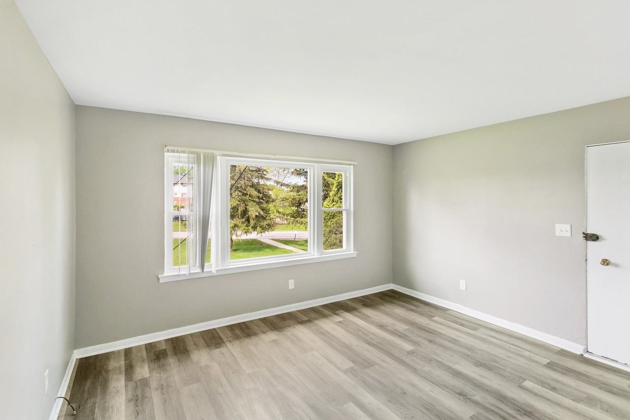 991 Tollview Avenue #4 - Photo 4 of 9