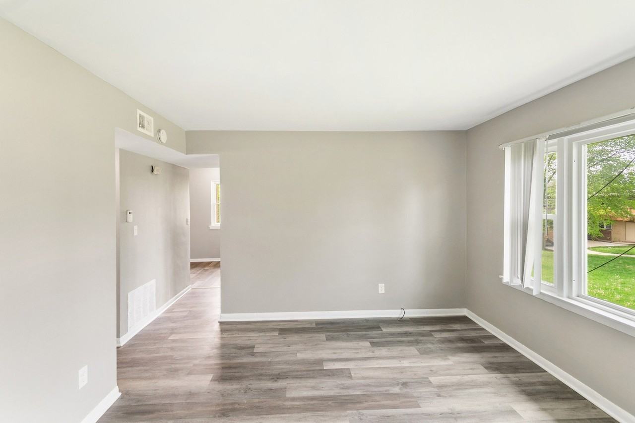 991 Tollview Avenue #4 - Photo 5 of 9