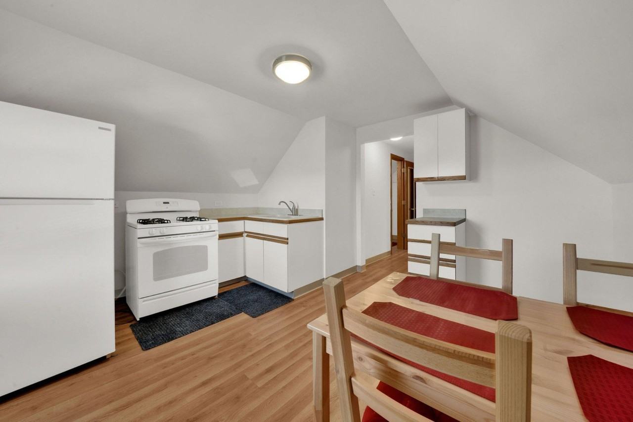 6238 S Massasoit Ave #2 - Photo 3 of 7