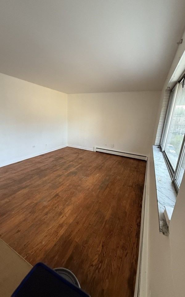 558 North Ardmore Avenue #2W - Photo 3 of 7