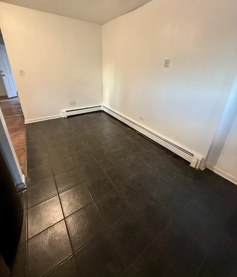 558 North Ardmore Avenue #2W - Photo 5 of 7