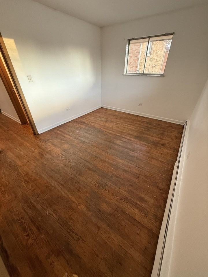 558 North Ardmore Avenue #2W - Photo 6 of 7