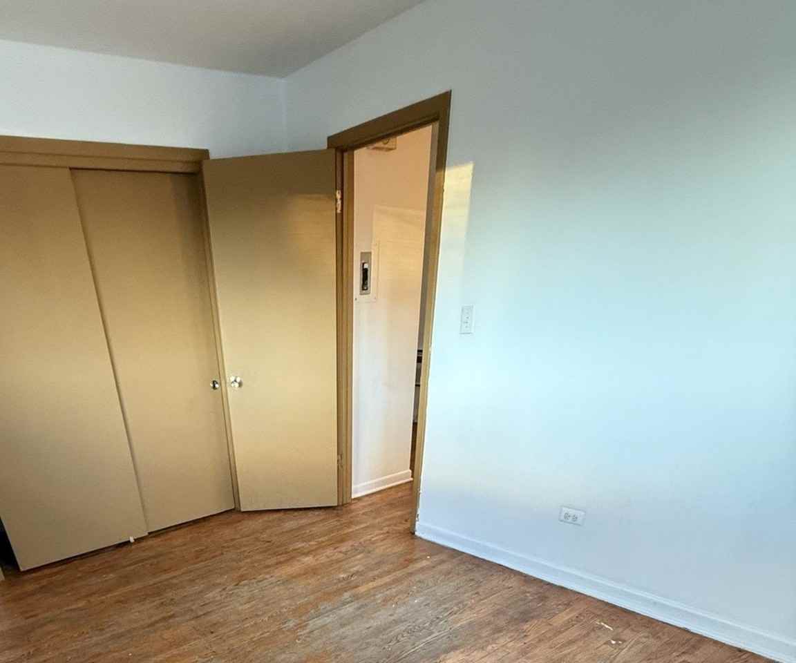 558 North Ardmore Avenue #2W - Photo 7 of 7