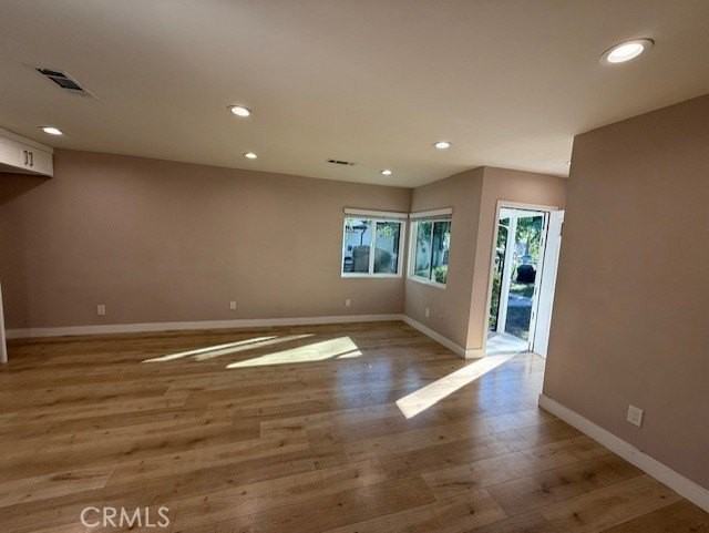 1117 W Burbank Blvd - Photo 4 of 17