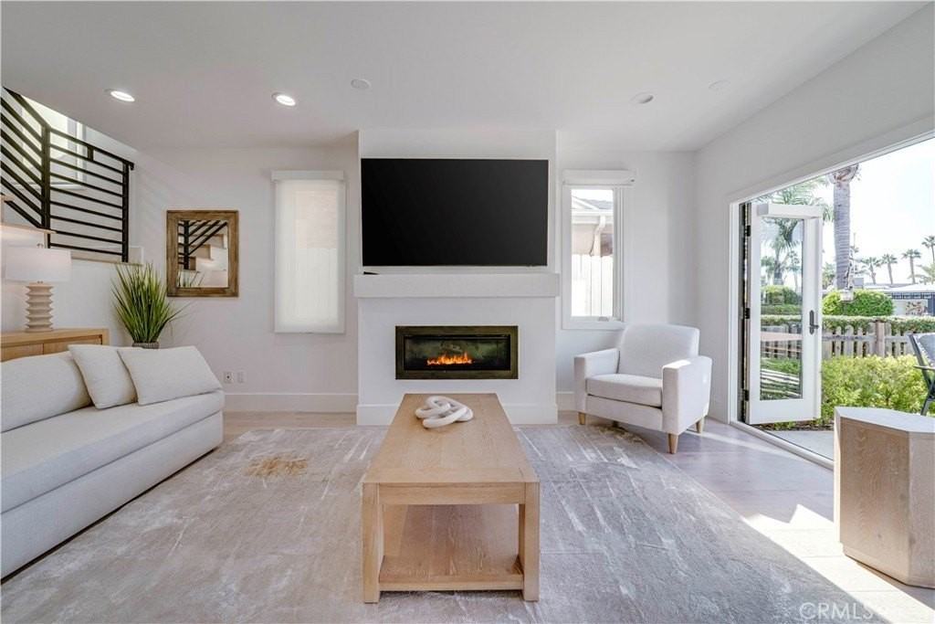 608 Heliotrope Ave - Photo 5 of 50