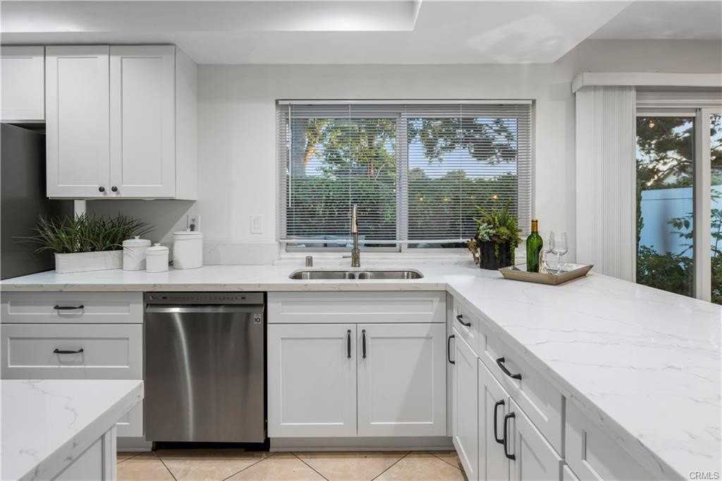 27 Bluecoat - Photo 4 of 49