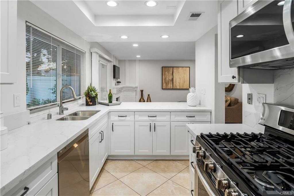 27 Bluecoat - Photo 5 of 49