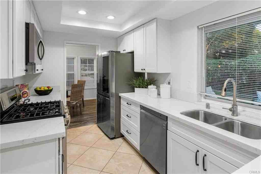 27 Bluecoat - Photo 6 of 49