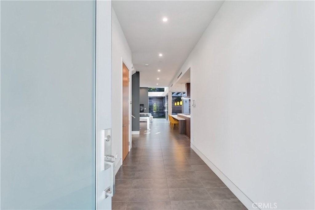 16518 Moorpark St - Photo 7 of 41