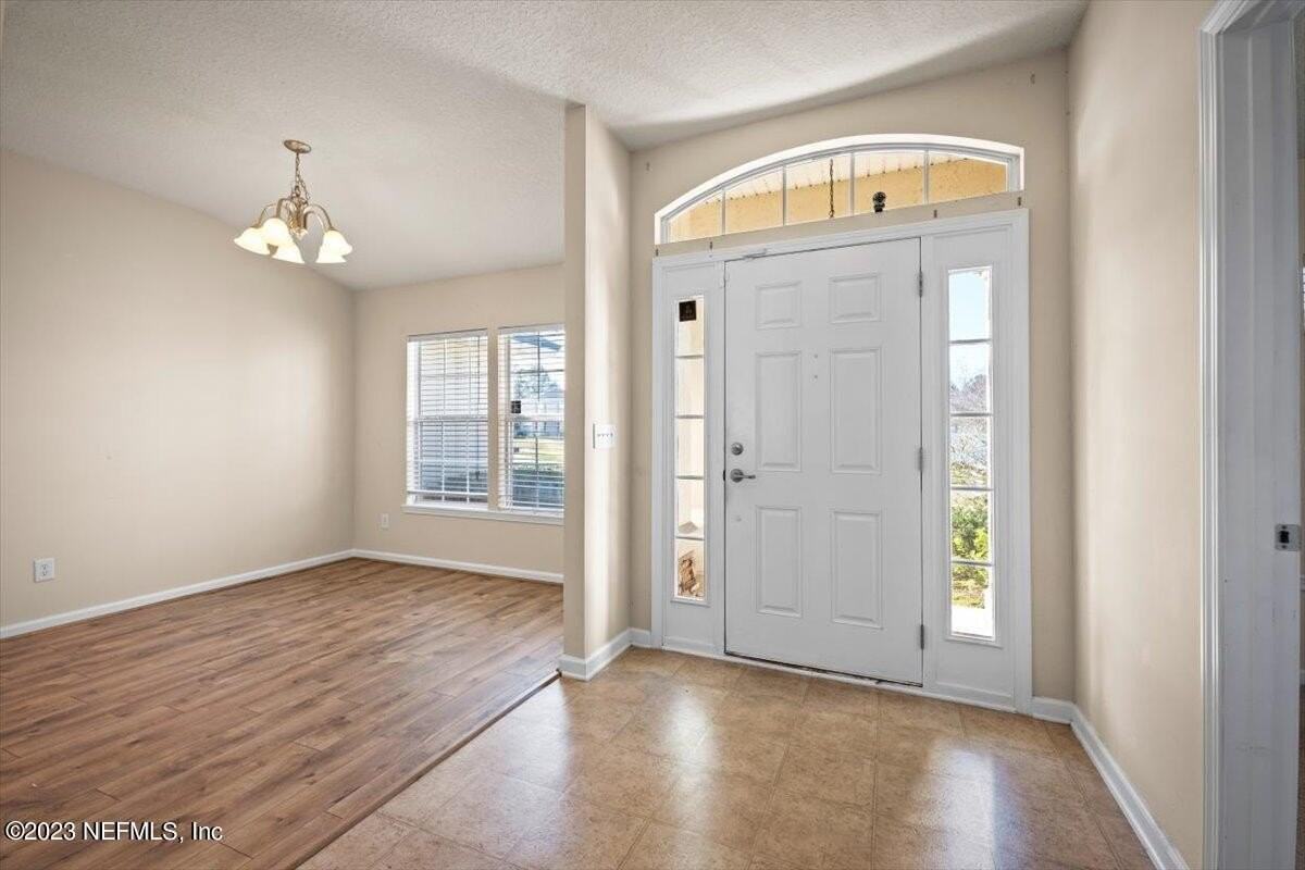 929 Raindrop Lane - Photo 2 of 32