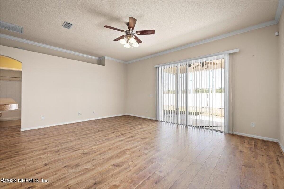 929 Raindrop Lane - Photo 4 of 32