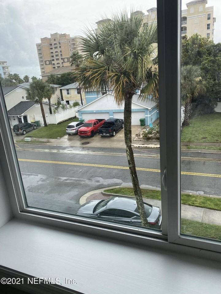 201 10th Ave N Apt 301 #301 - Photo 5 of 11