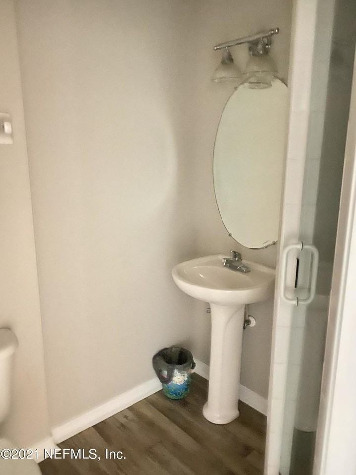 201 10th Ave N Apt 301 #301 - Photo 7 of 11