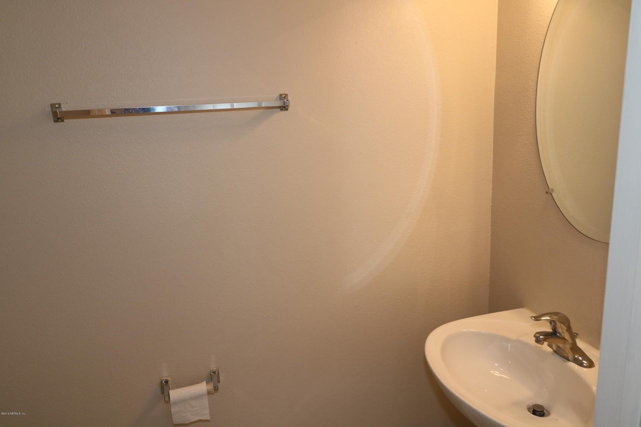 584 Crystal Way - Photo 5 of 14