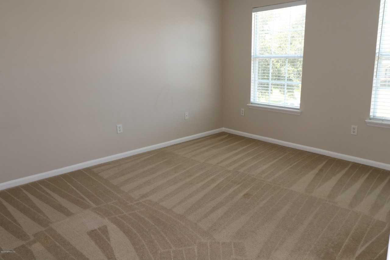 584 Crystal Way - Photo 7 of 14