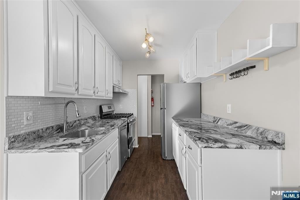 355 River Road - Photo 5 of 18