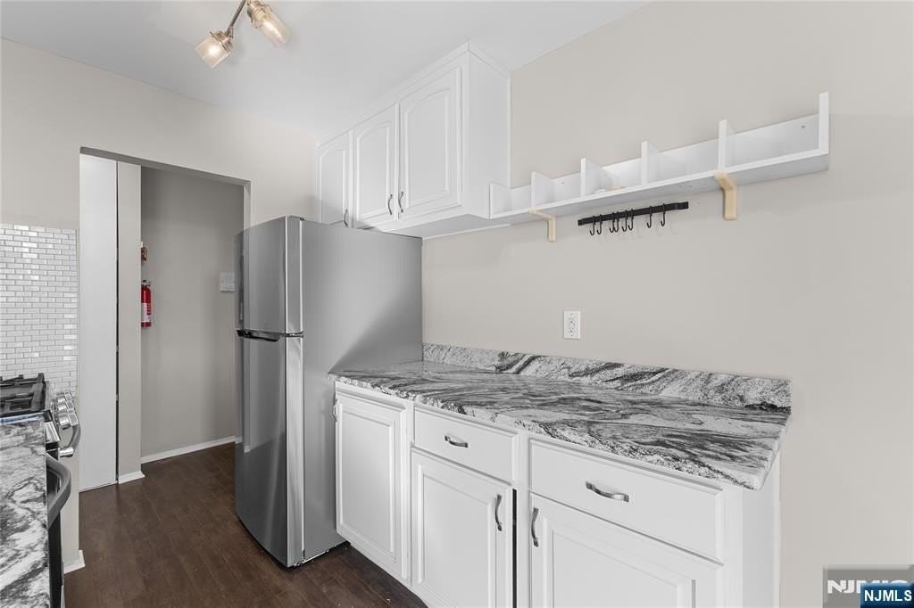 355 River Road - Photo 7 of 18