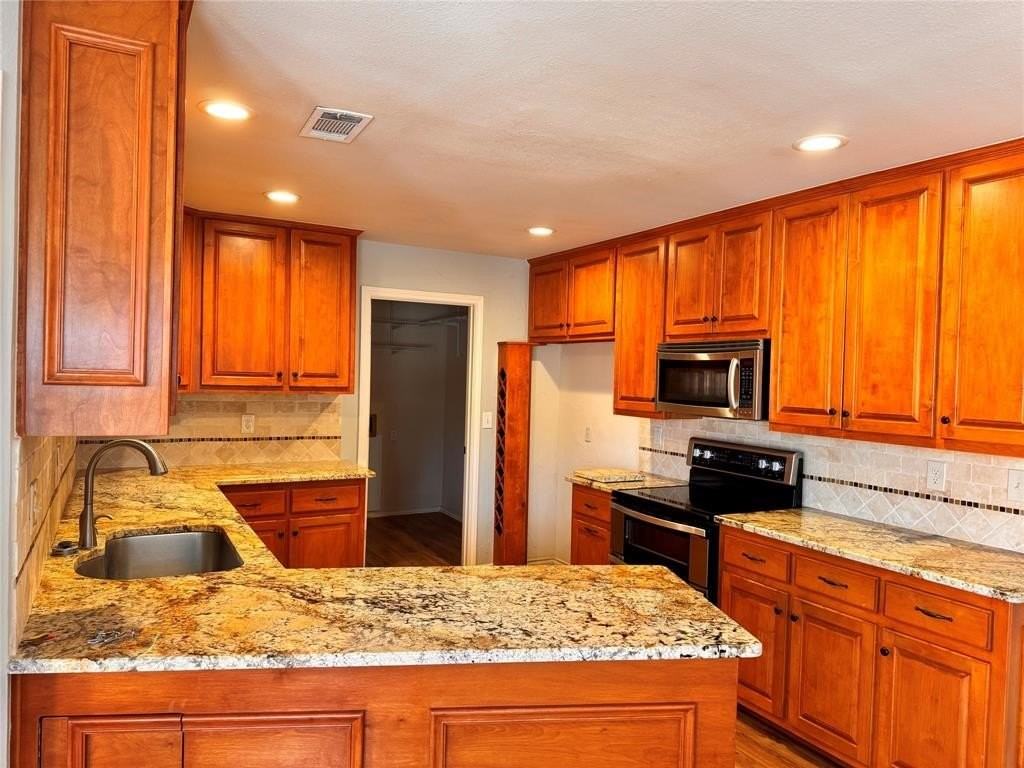 1200 Bloom St - Photo 7 of 23