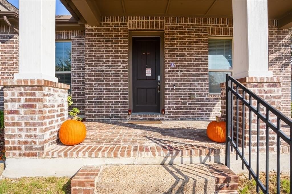 4301 Meadow Hawk Dr - Photo 2 of 40