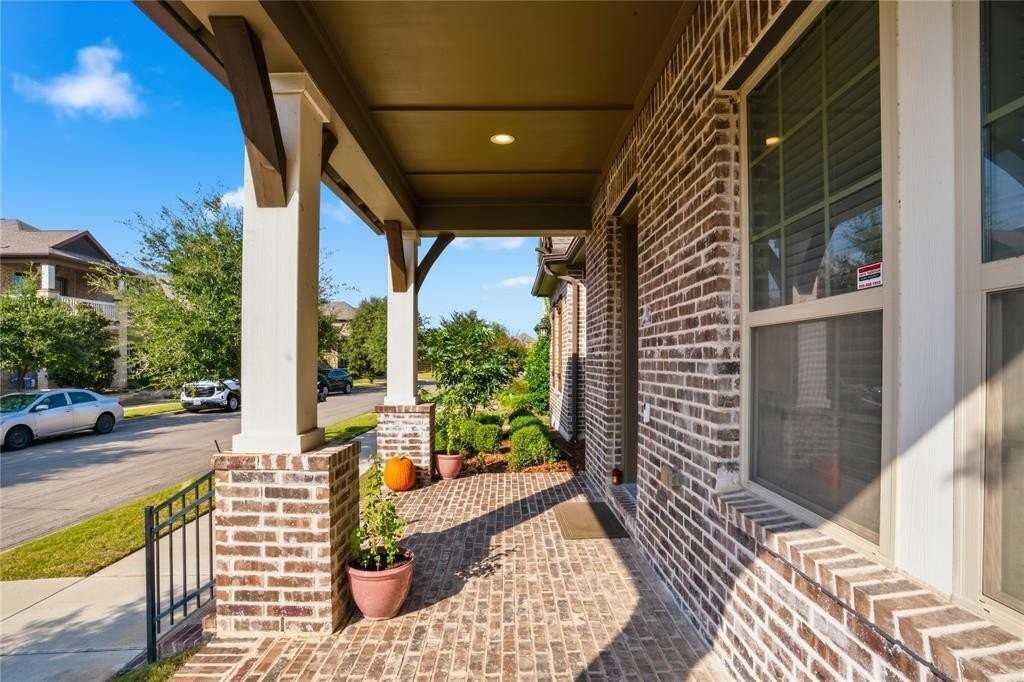 4301 Meadow Hawk Dr - Photo 4 of 40